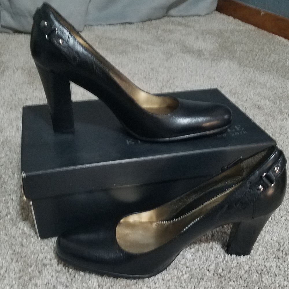 Kenneth Cole black pumps